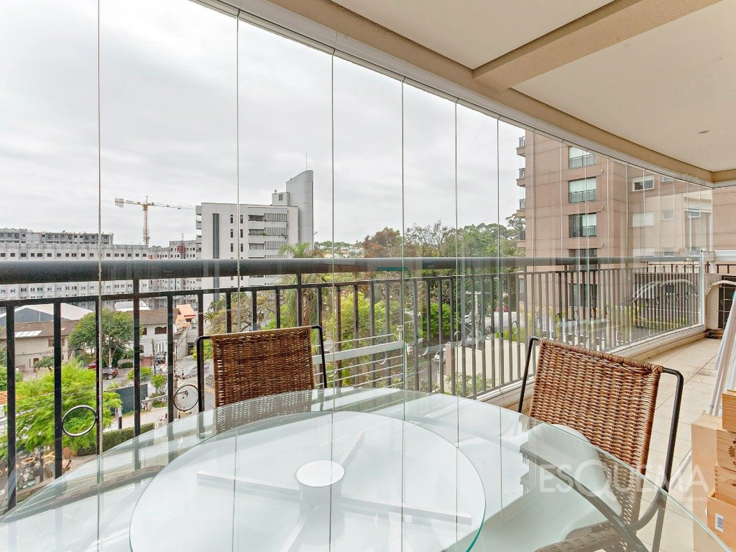 Apartamento em edifício neoclássico com vista aberta no Jardim Guedala - Imagem 13