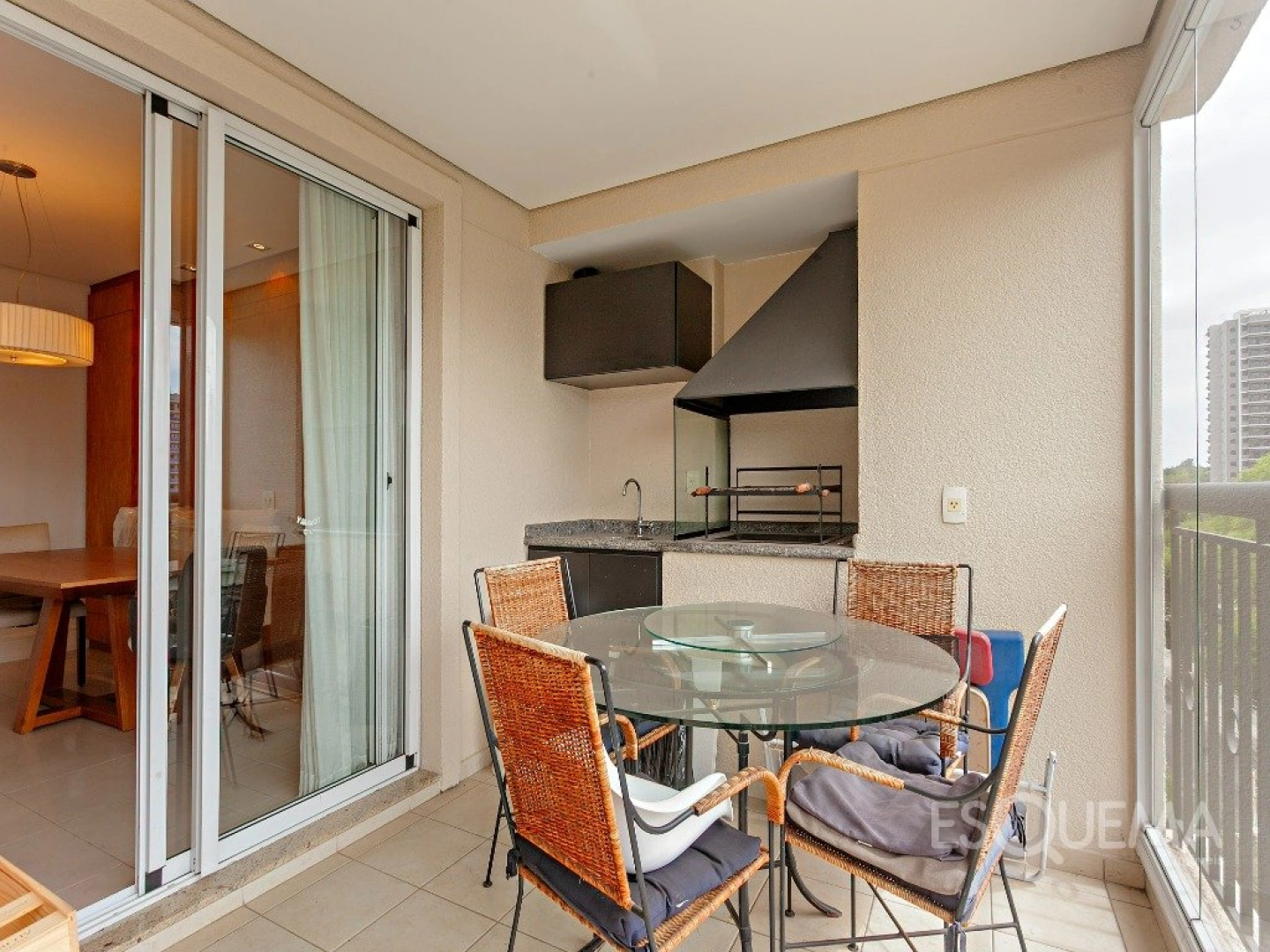 Apartamento em edifício neoclássico com vista aberta no Jardim Guedala - Imagem 4