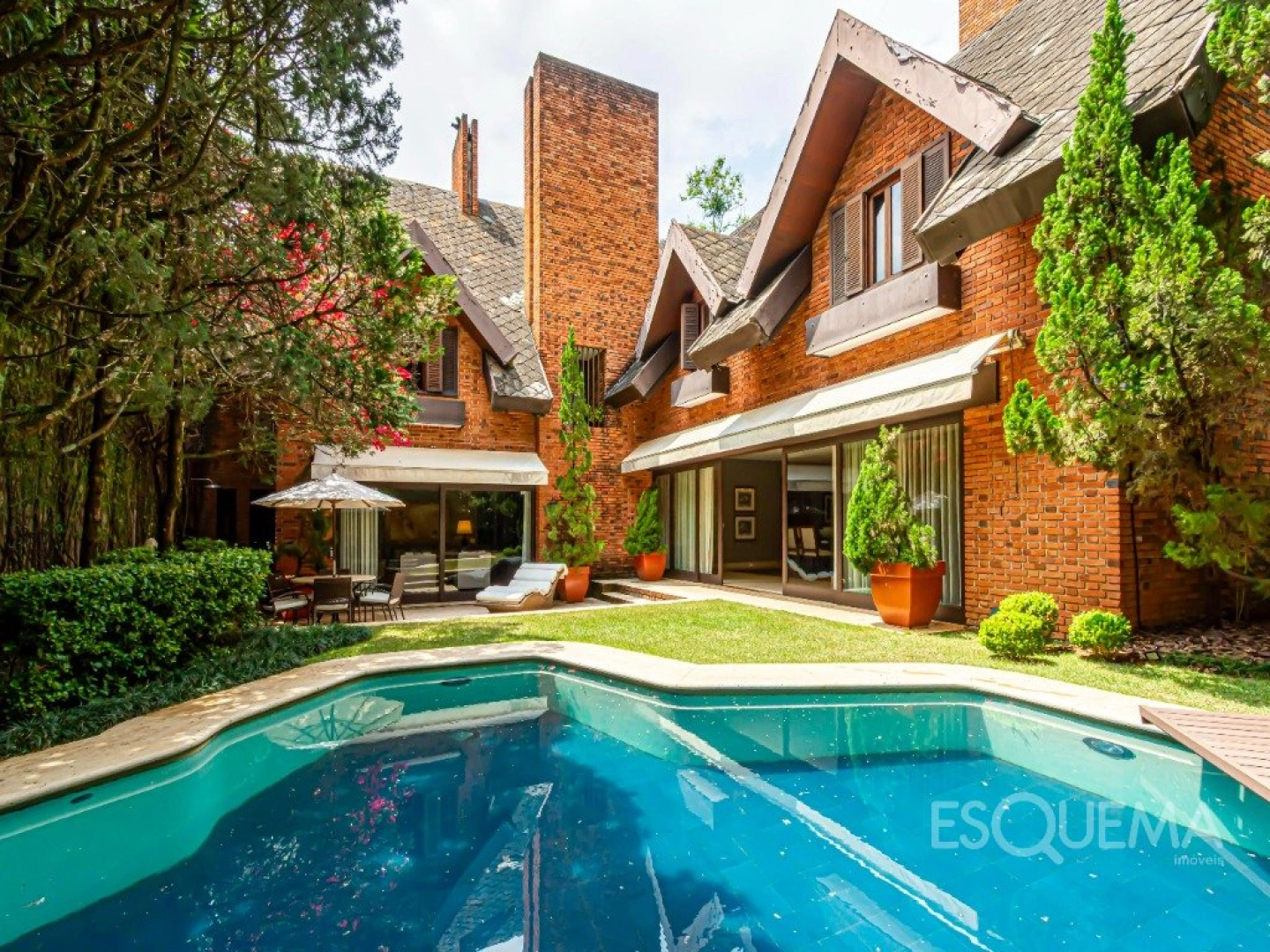 Casa em estilo normando no Jardim Guedala - Imagem 1