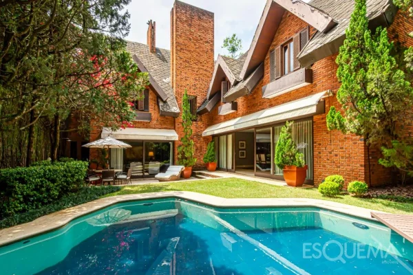 Casa em estilo normando no Jardim Guedala