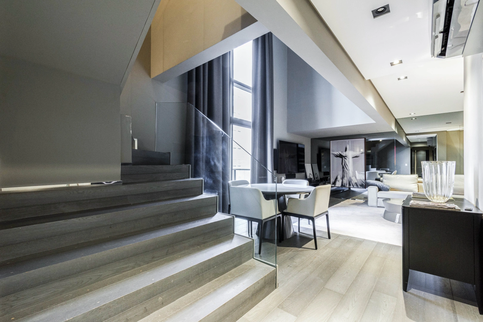 Cobertura duplex nova, decorada e mobiliada - Imagem 7