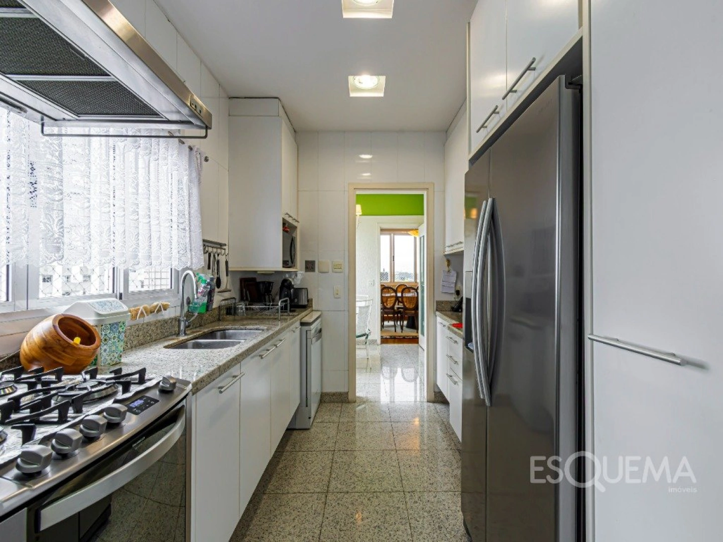 Apartamento com vista livre e planta generosa em Alto de Pinheiros - Imagem 8