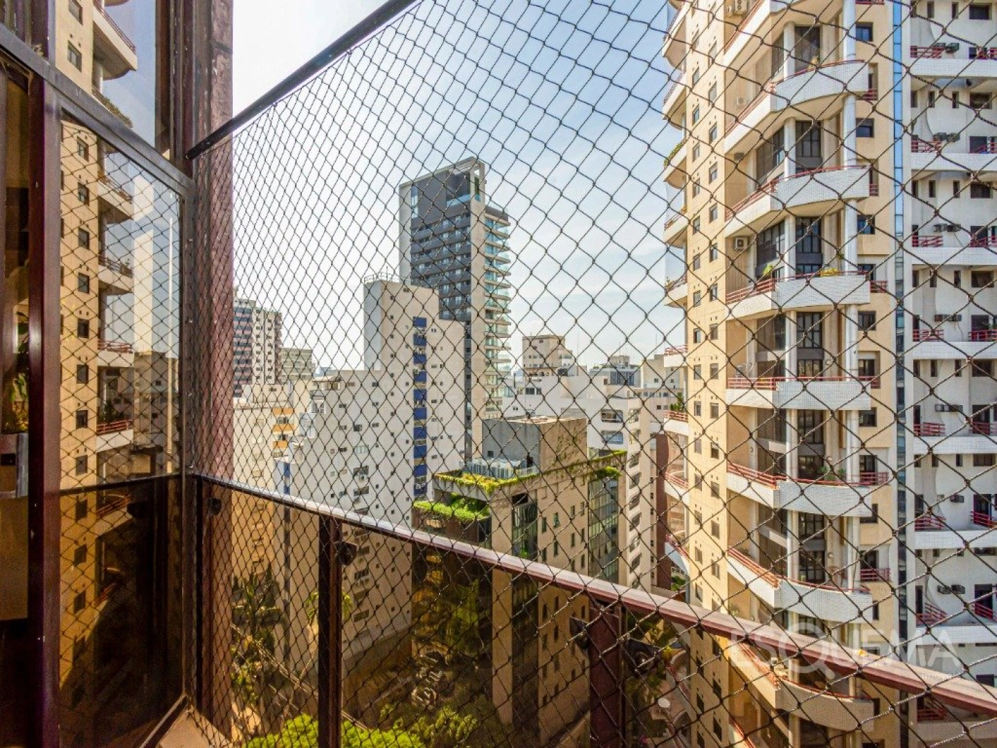Apartamento em edifício com projeto de Carlos Bratke - Imagem 12