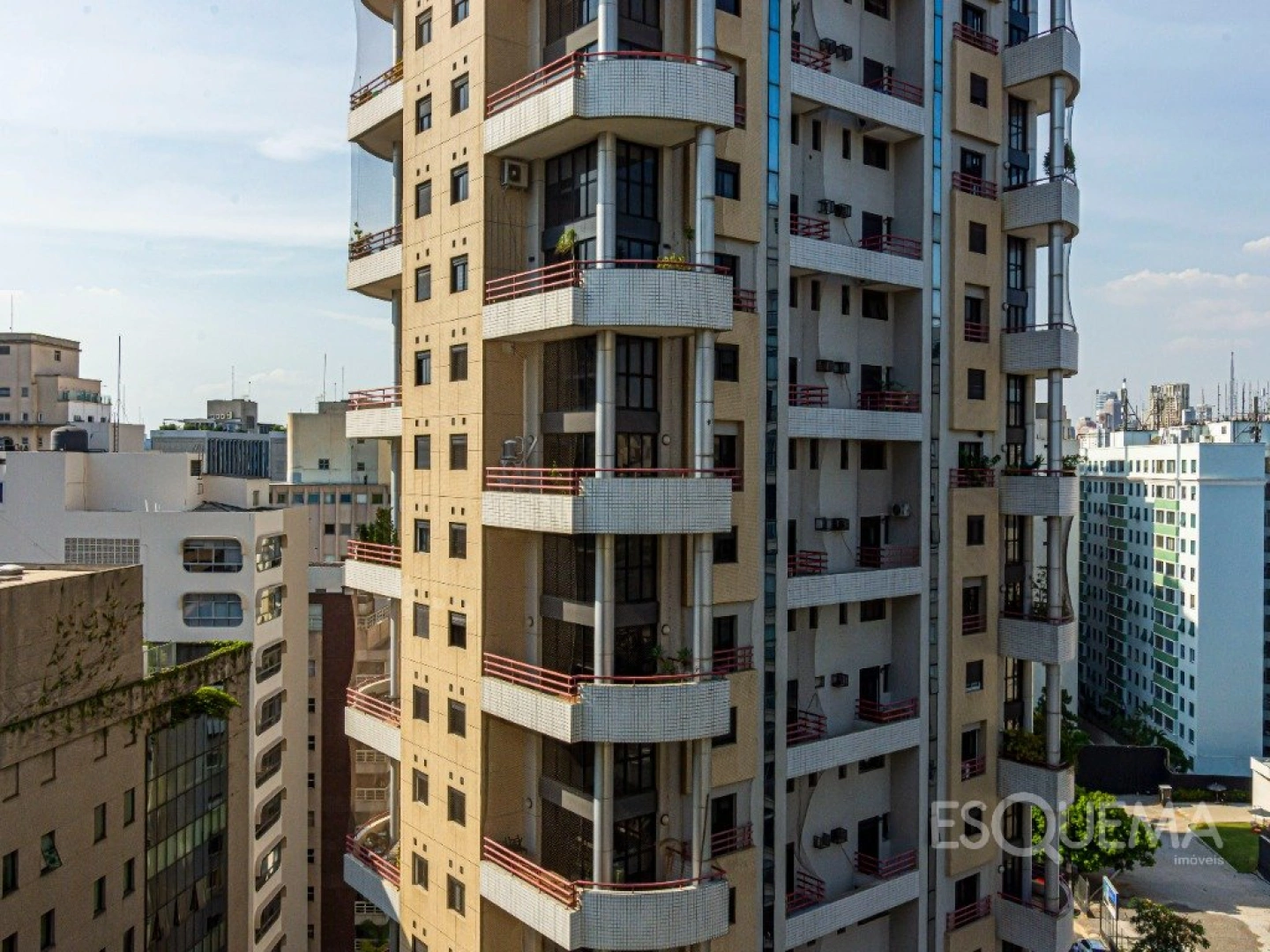Apartamento em edifício com projeto de Carlos Bratke - Imagem 14