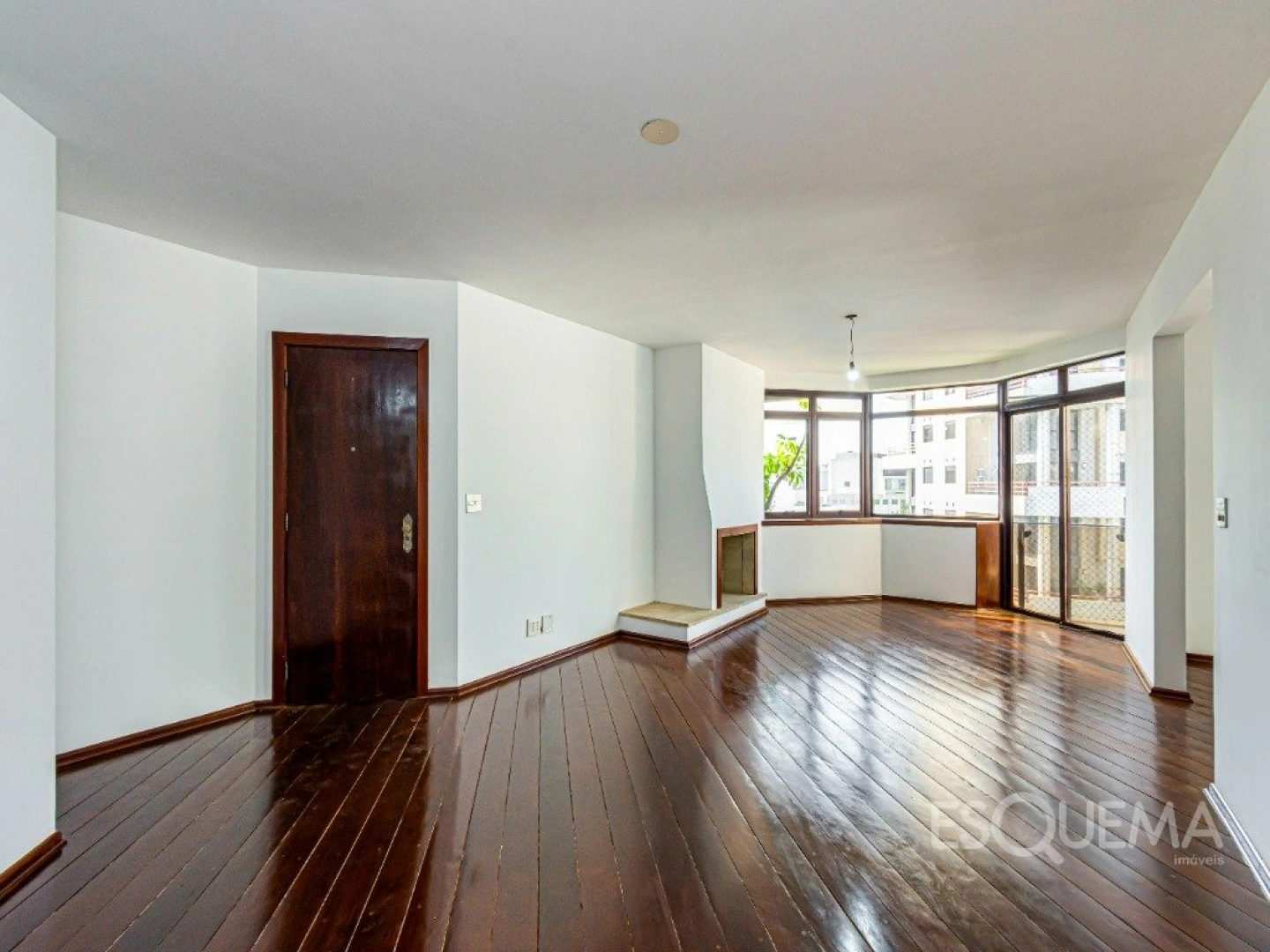 Apartamento em edifício com projeto de Carlos Bratke - Imagem 1