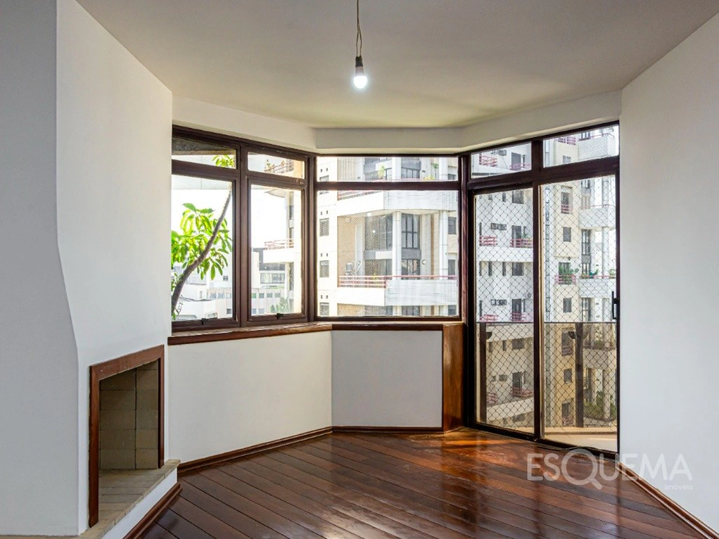 Apartamento em edifício com projeto de Carlos Bratke - Imagem 2