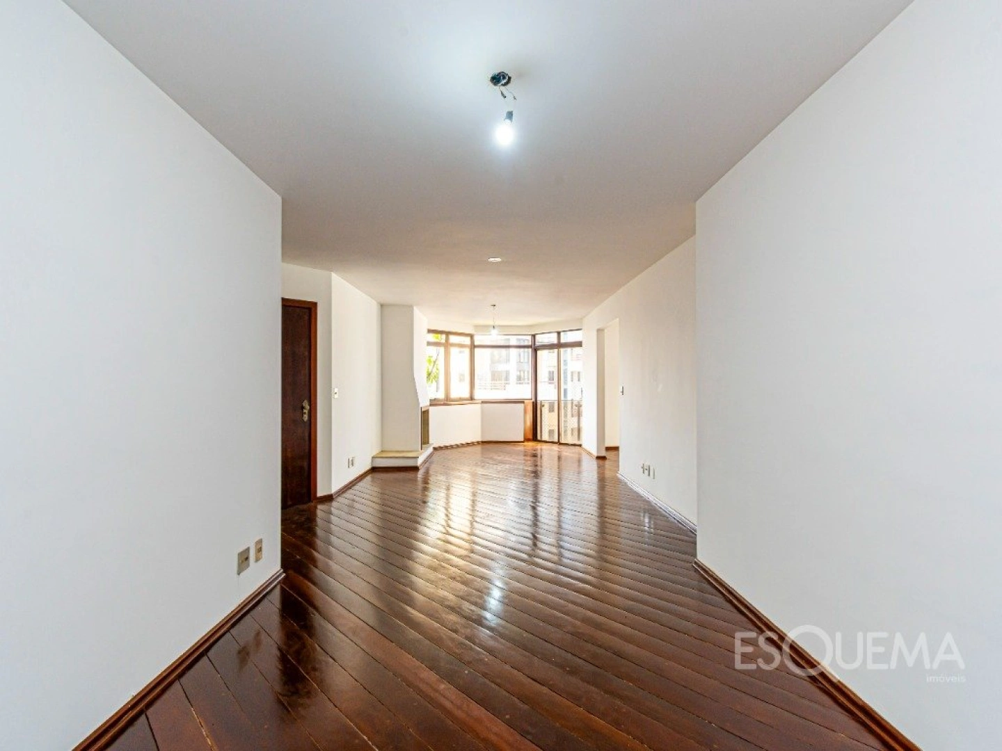 Apartamento em edifício com projeto de Carlos Bratke - Imagem 3