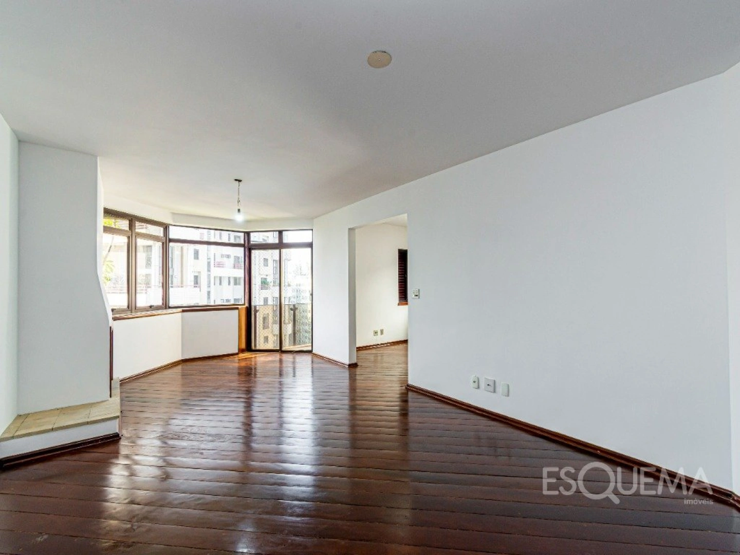 Apartamento em edifício com projeto de Carlos Bratke - Imagem 4