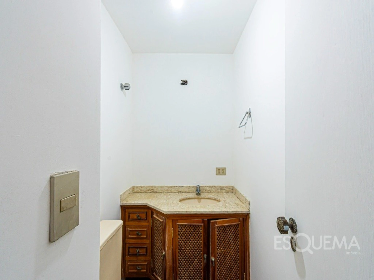 Apartamento em edifício com projeto de Carlos Bratke - Imagem 8