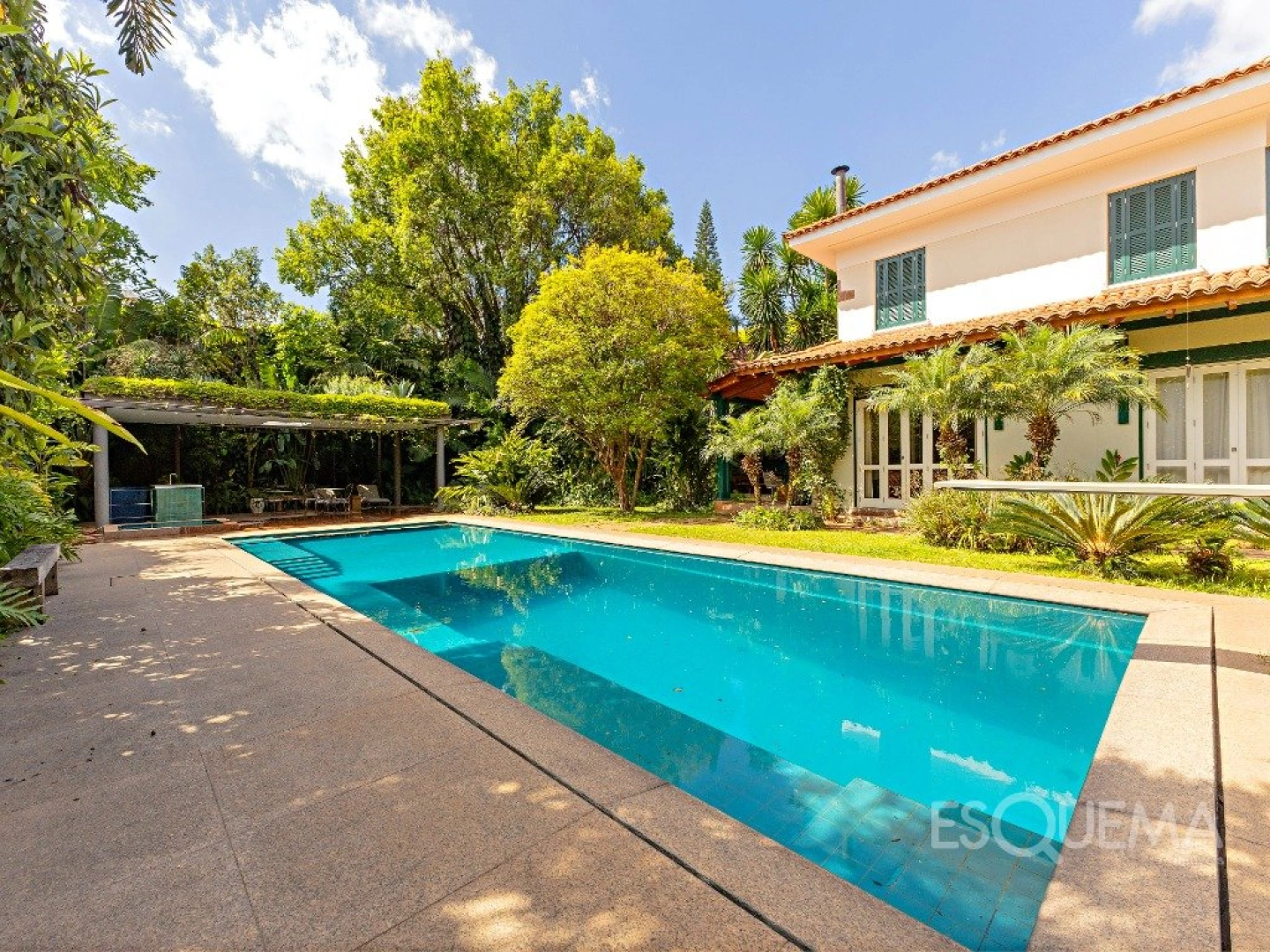 Casa no Jardim Europa com arquitetura, natureza e privacidade em terreno de 1.419 m² - Imagem 1
