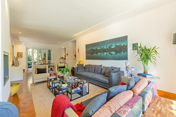 Casa no Jardim Europa com arquitetura, natureza e privacidade em terreno de 1.419 m²