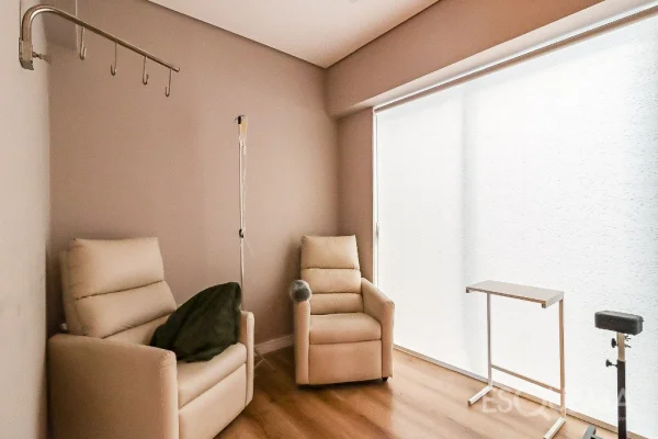 Casa comercial em rua tranquila no Panamby