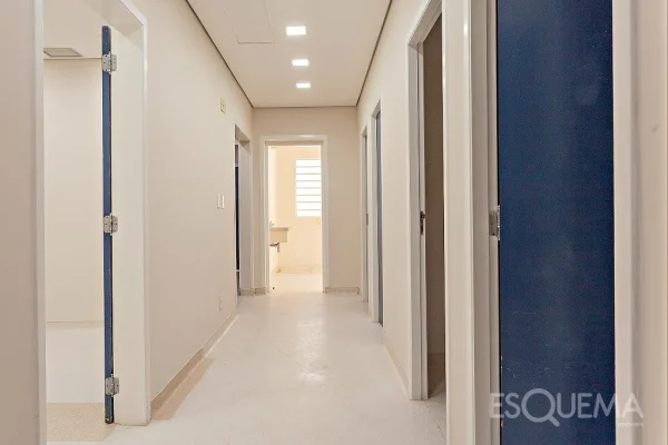 Casa comercial na Avenida Brasil