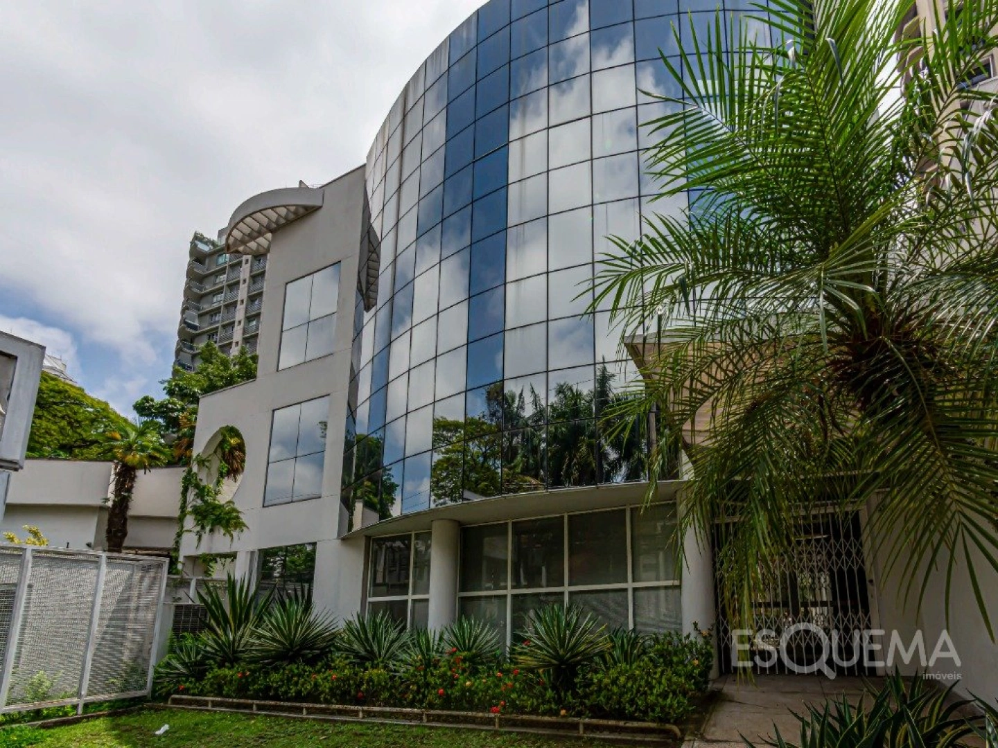 Casa comercial ampla em localização estratégica no Jardim América - Imagem 1