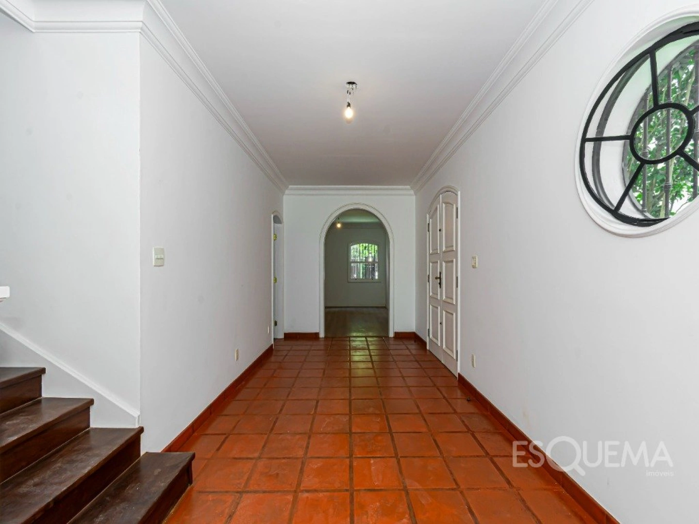 Casa em estilo colonial em rua arborizada e bem posicionada - Imagem 5