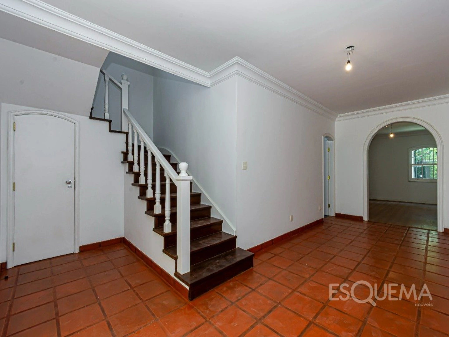 Casa em estilo colonial em rua arborizada e bem posicionada - Imagem 6