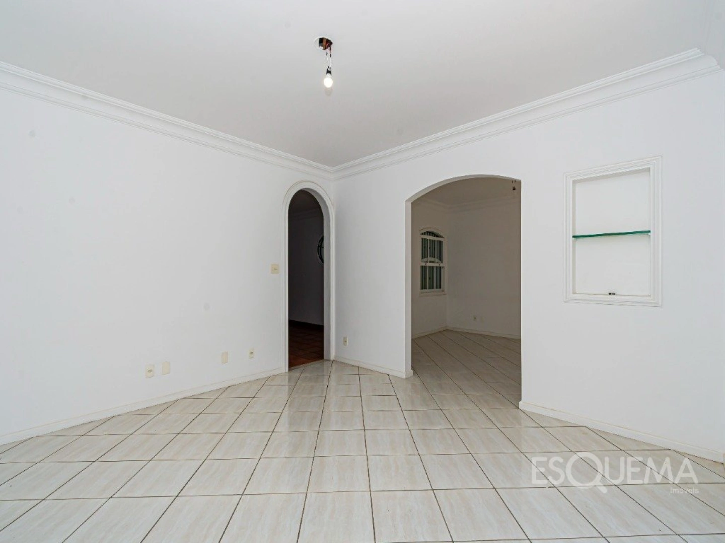 Casa em estilo colonial em rua arborizada e bem posicionada - Imagem 7