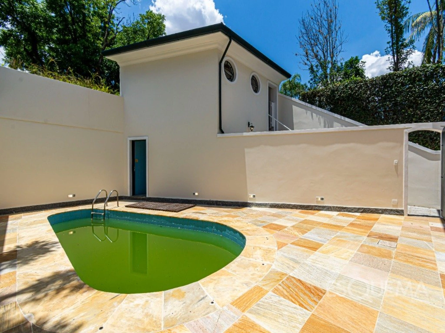 Casa em estilo colonial em rua arborizada e bem posicionada - Imagem 9