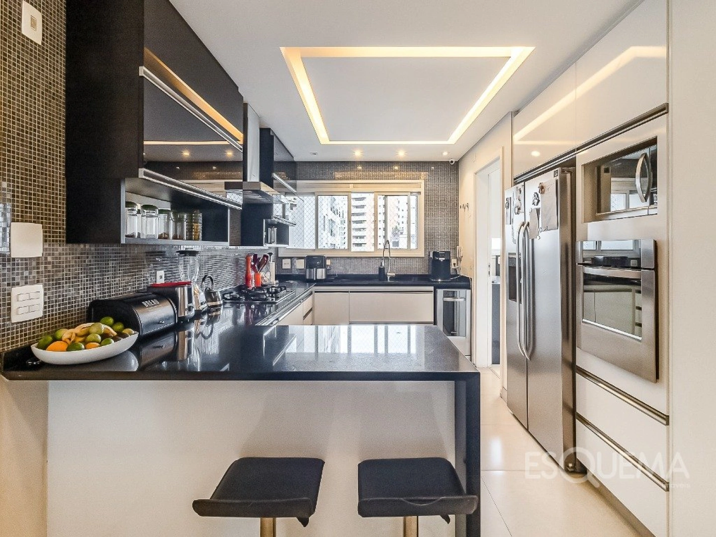 Apartamento iluminado com varanda ampla e atmosfera leve em Moema - Imagem 10