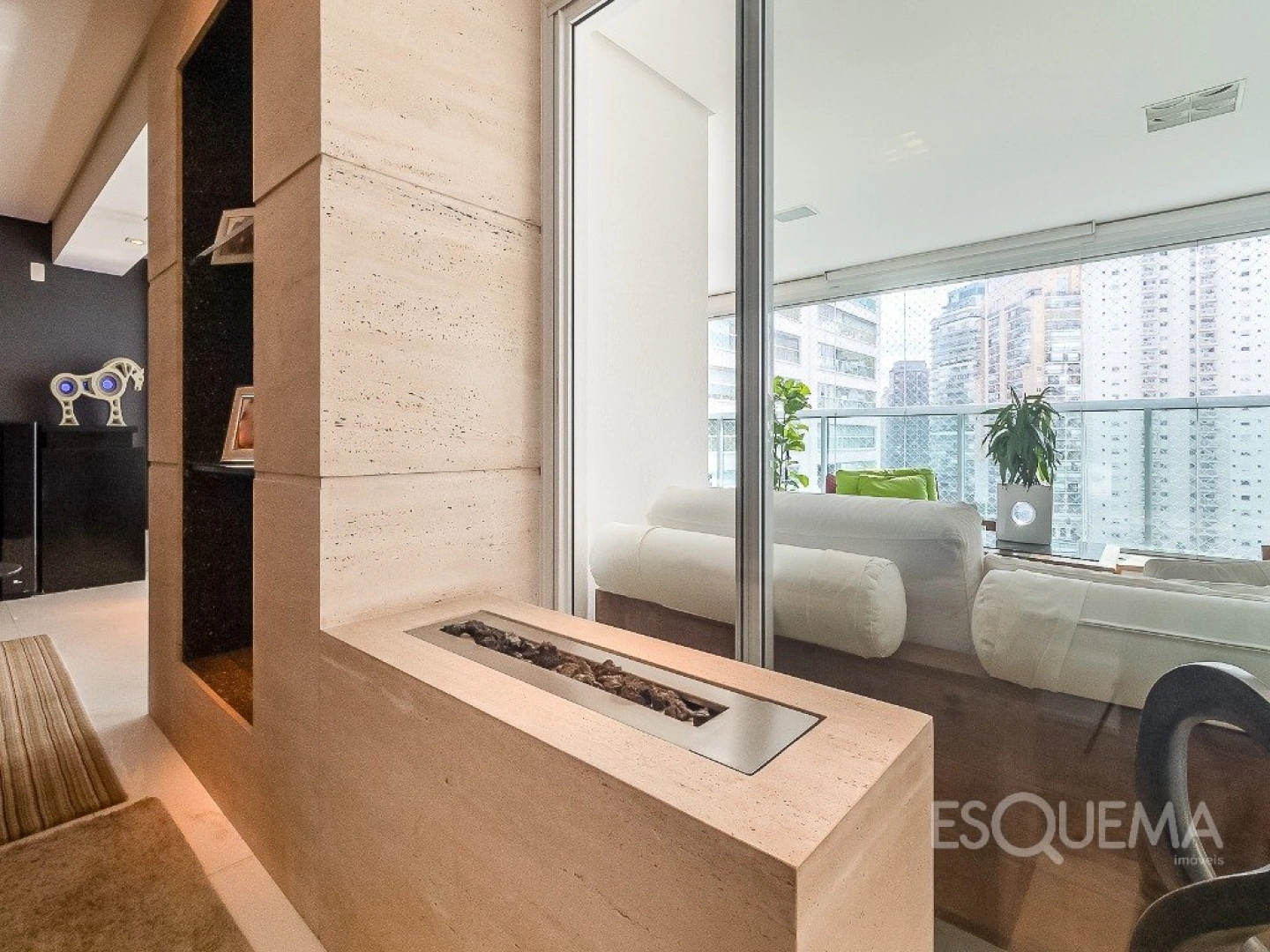 Apartamento iluminado com varanda ampla e atmosfera leve em Moema - Imagem 11