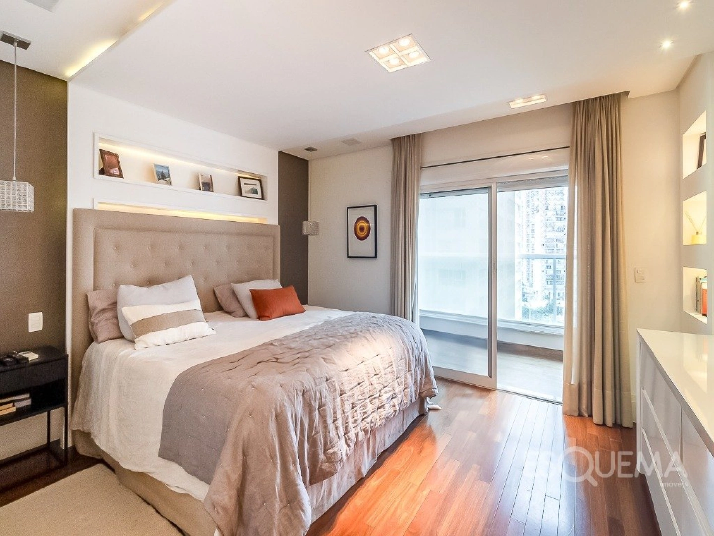 Apartamento iluminado com varanda ampla e atmosfera leve em Moema - Imagem 13