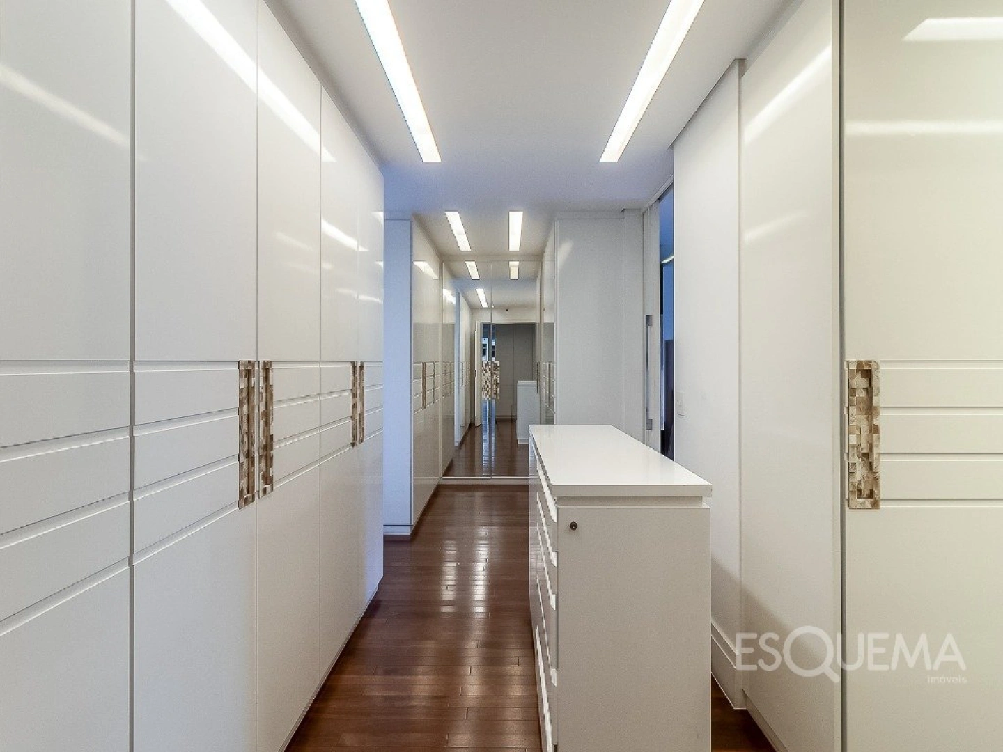 Apartamento iluminado com varanda ampla e atmosfera leve em Moema - Imagem 14