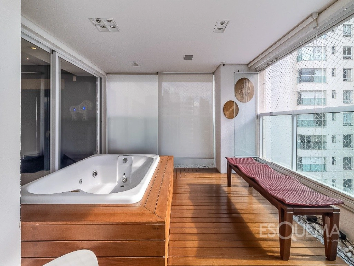 Apartamento iluminado com varanda ampla e atmosfera leve em Moema - Imagem 3