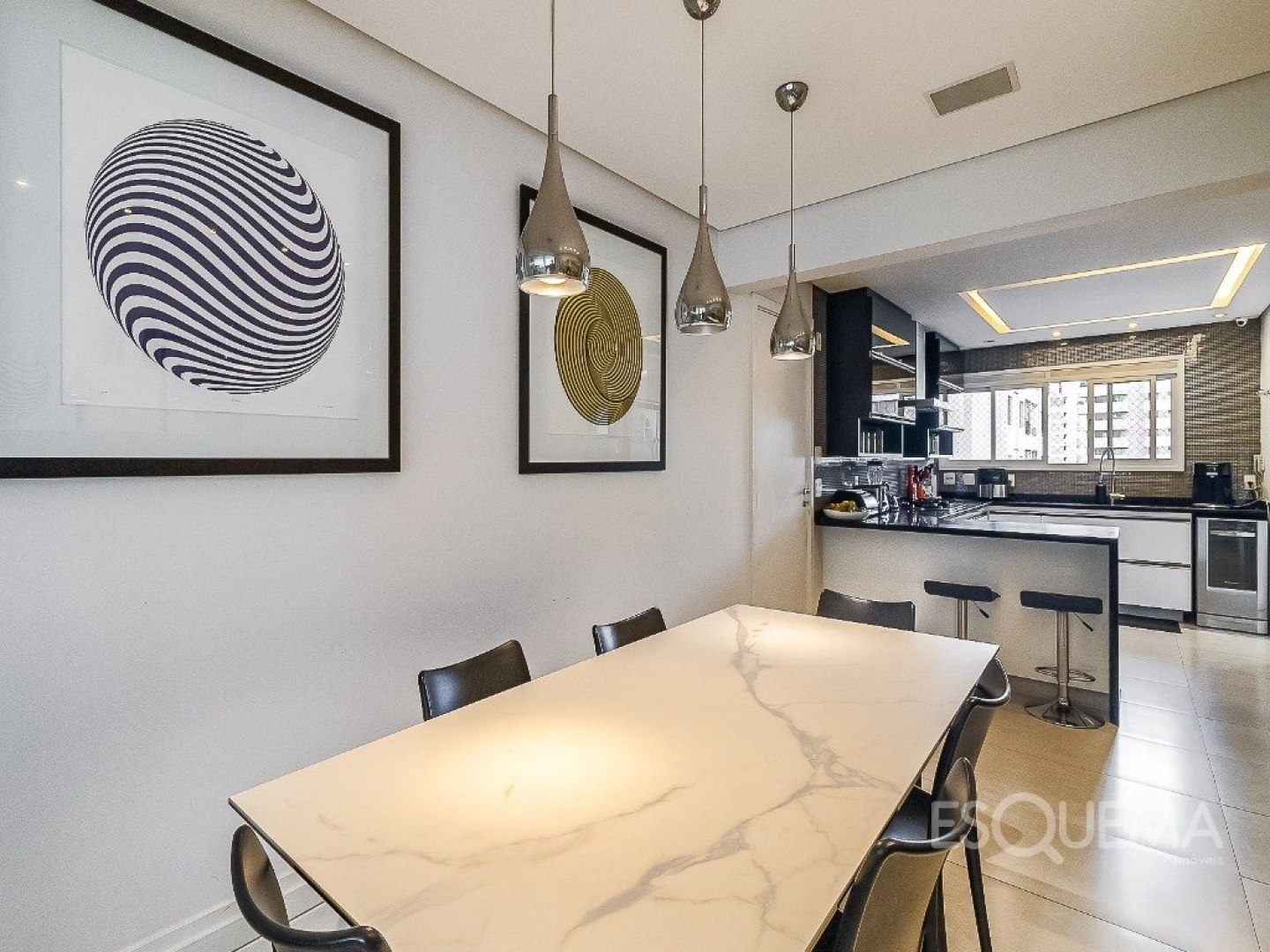 Apartamento iluminado com varanda ampla e atmosfera leve em Moema - Imagem 9