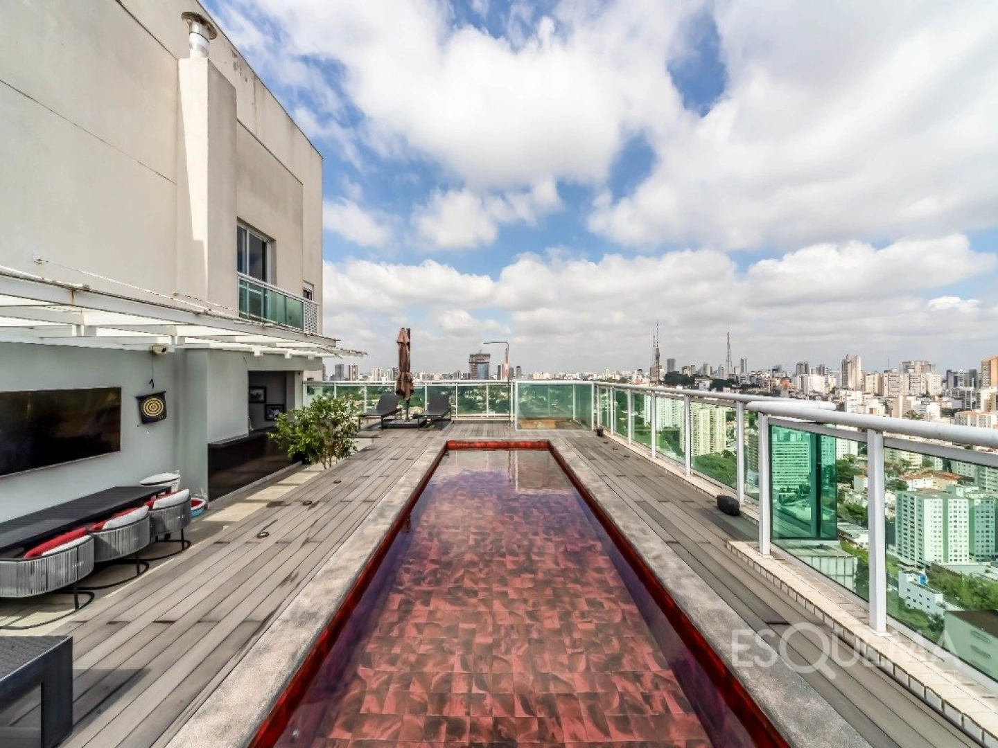 Cobertura mobiliada com piscina aquecida e vista panorâmica em Perdizes - Imagem 1