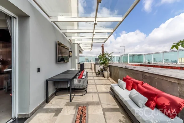 Cobertura mobiliada com piscina aquecida e vista panorâmica em Perdizes