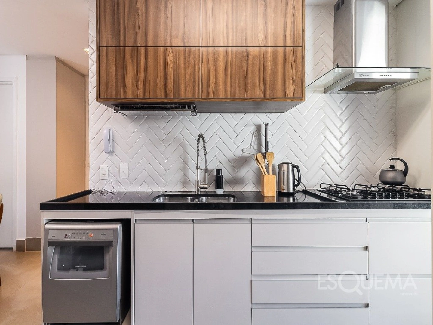 Apartamento com projeto contemporâneo e varanda integrada em Moema - Imagem 10