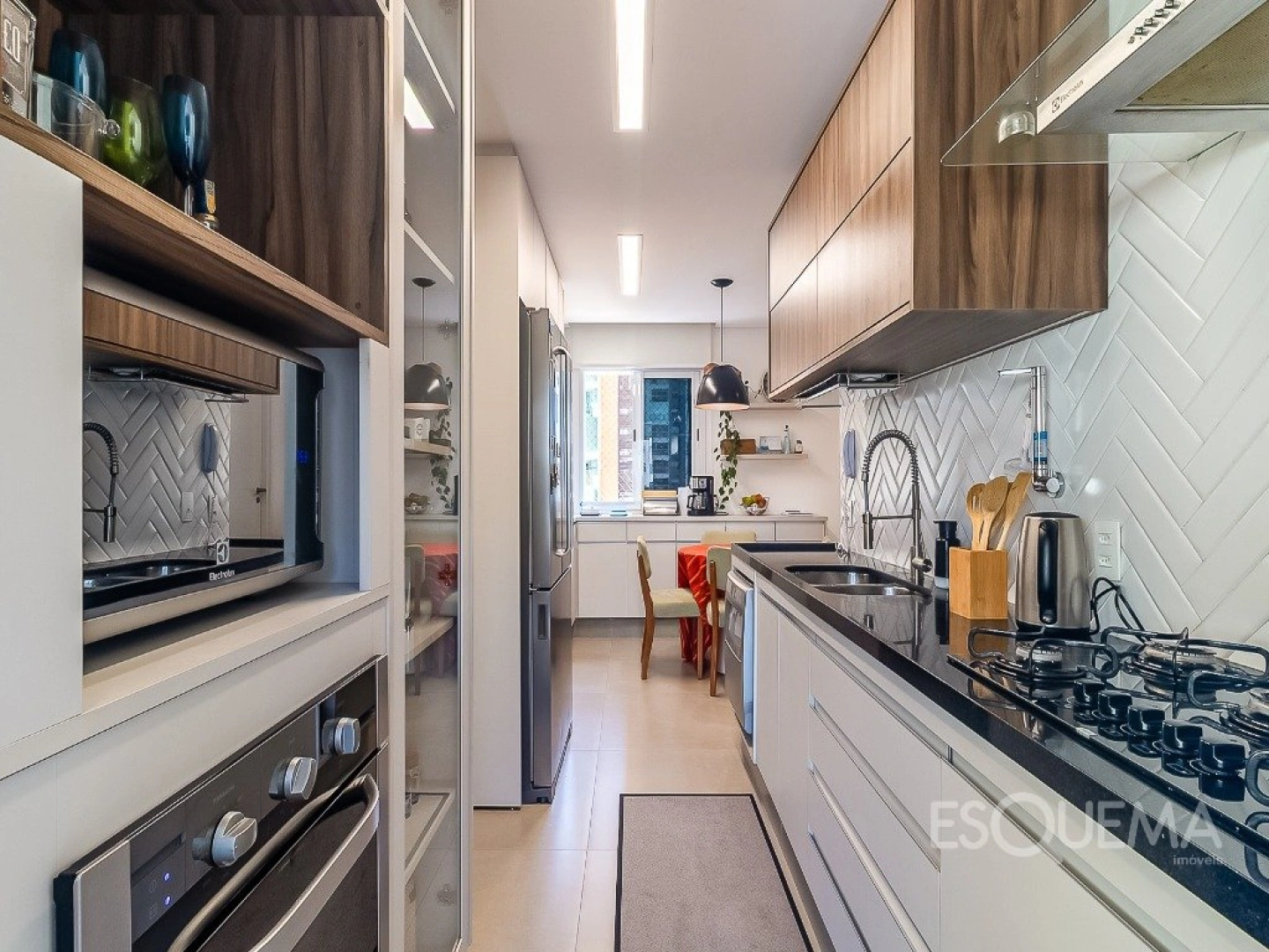 Apartamento com projeto contemporâneo e varanda integrada em Moema - Imagem 9