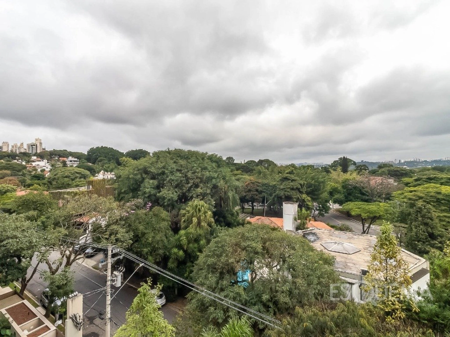 Apartamento com acabamentos refinados no Alto de Pinheiros - Imagem 10