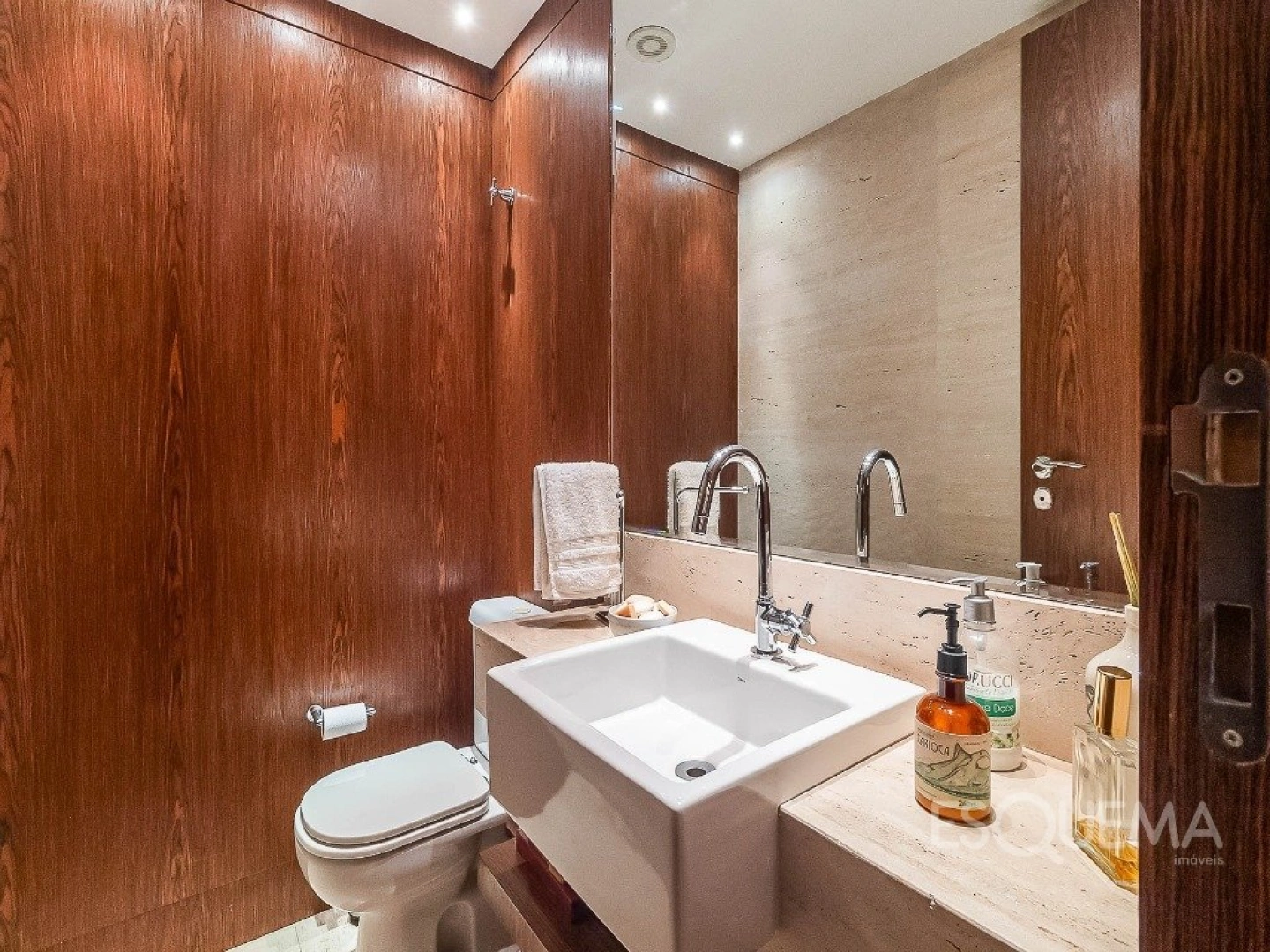 Apartamento com acabamentos refinados no Alto de Pinheiros - Imagem 14