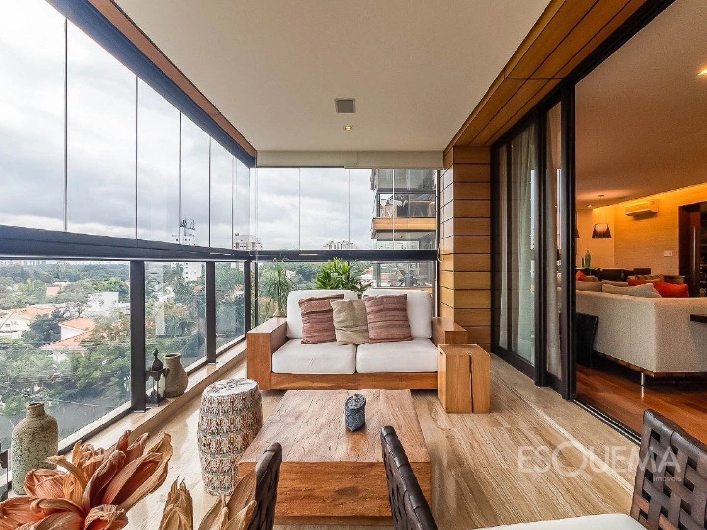 Apartamento com acabamentos refinados no Alto de Pinheiros - Imagem 2