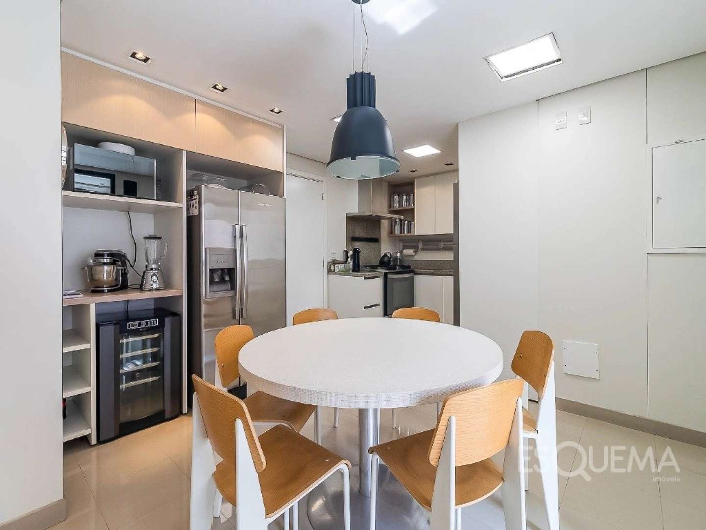 Apartamento reformado com varanda entre as copas no Alto de Pinheiros - Imagem 11