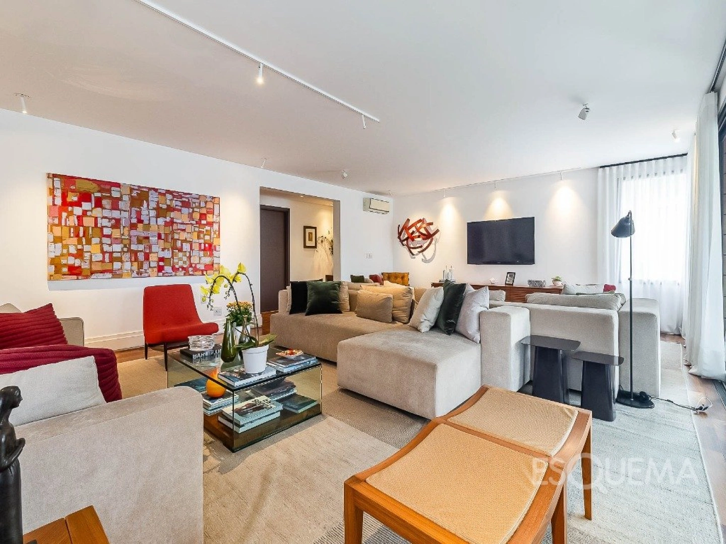Apartamento reformado com varanda entre as copas no Alto de Pinheiros - Imagem 4