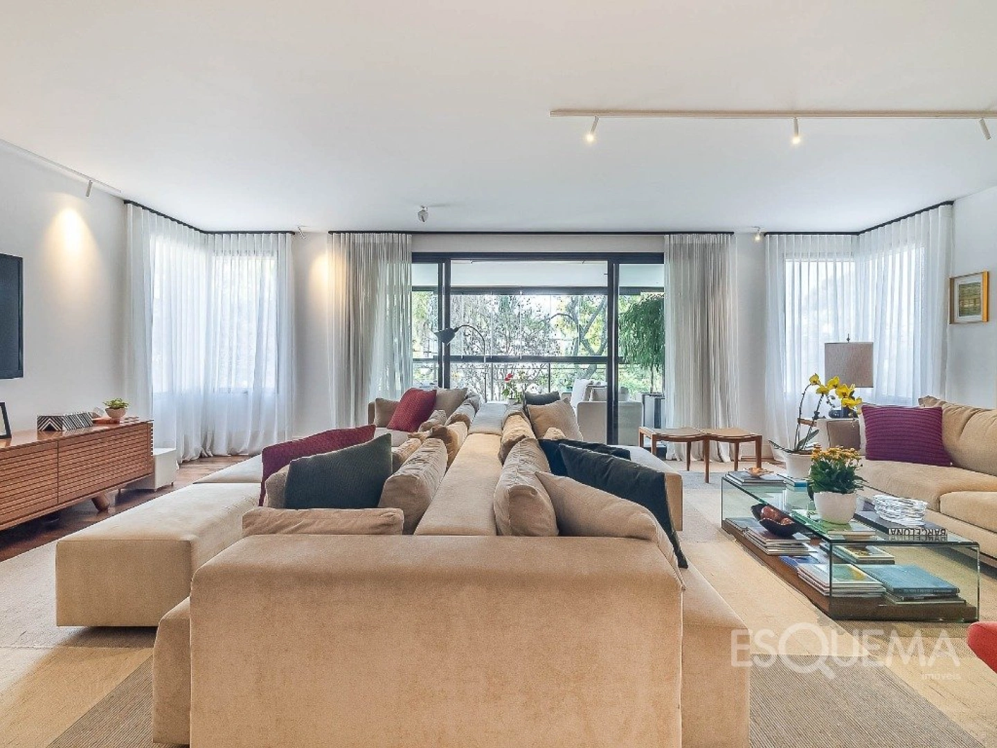 Apartamento reformado com varanda entre as copas no Alto de Pinheiros - Imagem 8
