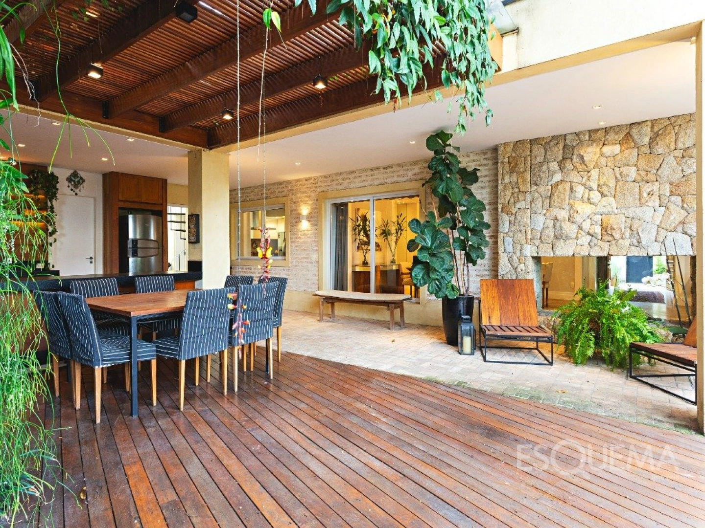 Casa aconchegante em rua tranquila e arborizada - Imagem 11