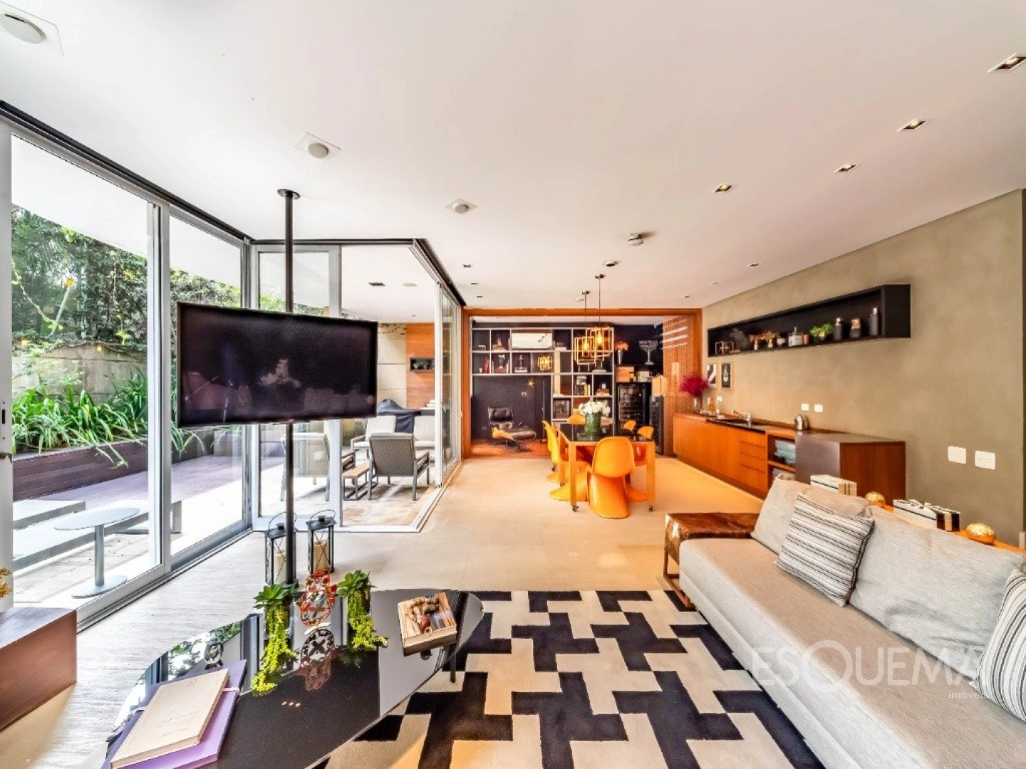 Casa iluminada e elegante em condomínio no Alto de Pinheiros - Imagem 2