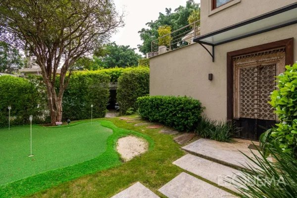 Casa em localização nobre no Jardim Europa