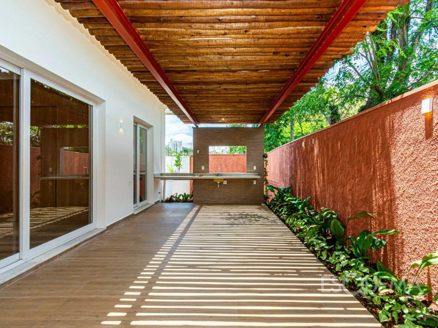Casa térrea recém-reformada - Imagem 1