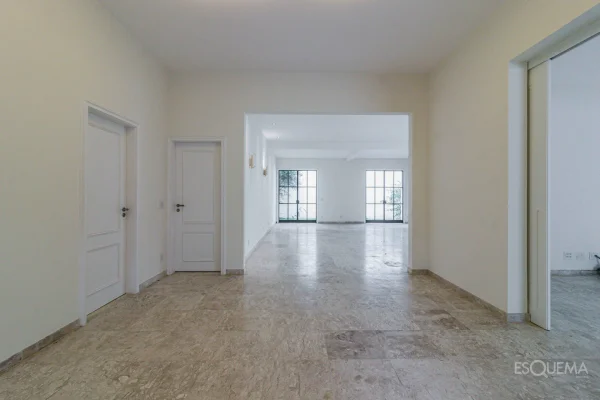 Casa térrea reformada no Jardim Europa