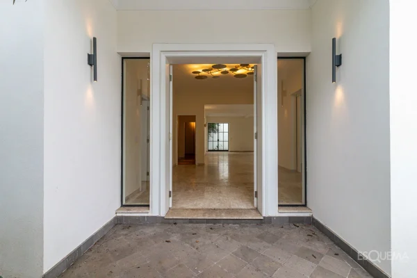 Casa térrea reformada no Jardim Europa