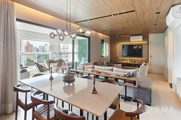 Apartamento mobiliado e decorado à venda