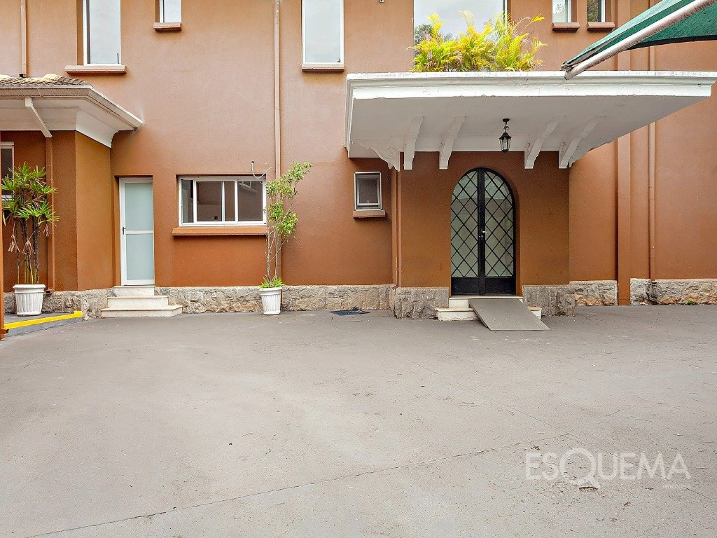 Casa comercial imponente em avenida renomada no Jardim América - Imagem 3