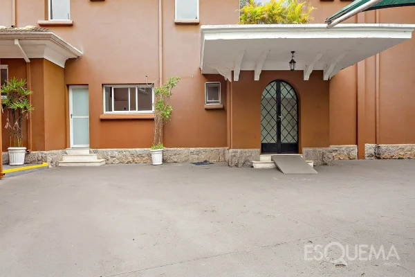Casa comercial imponente em avenida renomada no Jardim América