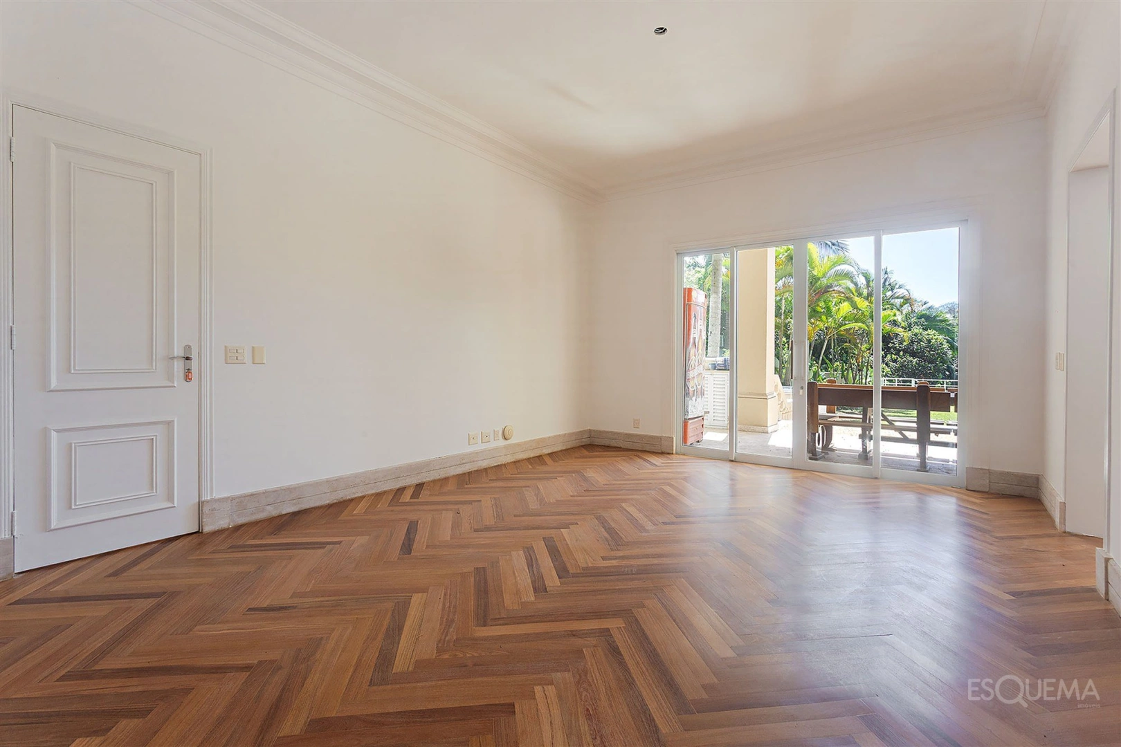 Casa com amplo jardim e piscina no Jardim Guedala - Imagem 10