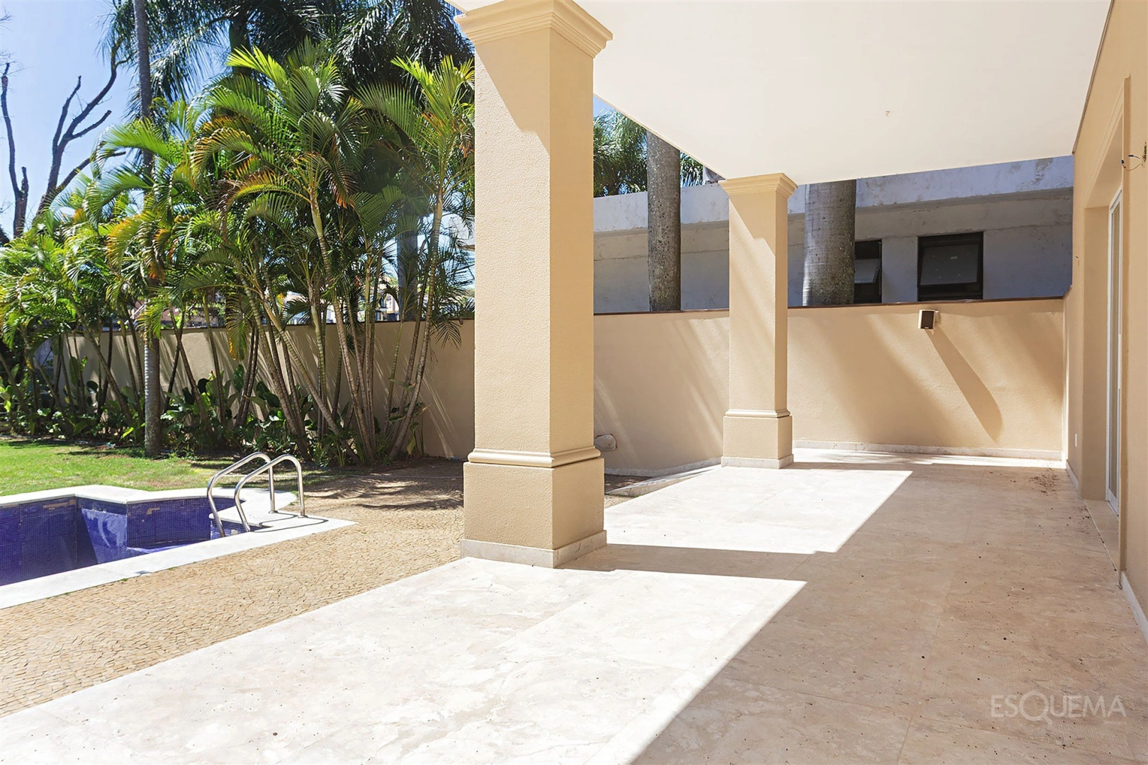 Casa com amplo jardim e piscina no Jardim Guedala - Imagem 15