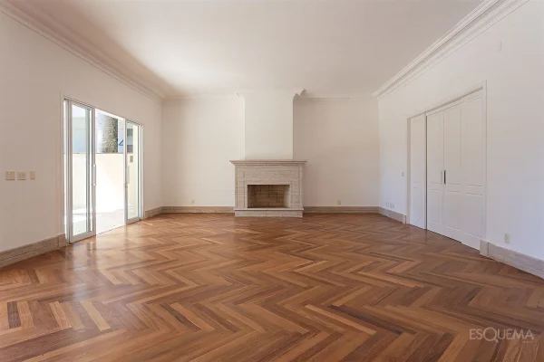 Casa com amplo jardim e piscina no Jardim Guedala